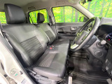 運転席まわりには十分なスペースがあり、大柄な方でもゆったり運転していただける環境です。