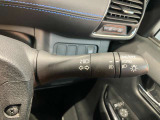車外の明るさに応じでライトを点灯、消灯してくれるオートライト機能です☆お天気の良い昼間のトンネル走行などオートにしてると便利で安心です☆エンジン停止時にライトの消し忘れも無くなります☆
