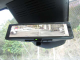 車両後方を直接映像で確認出来るスマートルームミラーです。