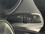 【オートライト(AUTO)】外の明るさをシステムが感知して、自動でヘッドライトが点灯します!ヘッドライトをつけ忘れを防ぐ便利機能です。