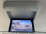 後席モニターがついています。走行中でもTV視聴やDVD鑑賞など後席の方は退屈しませんね