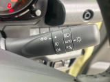 【オートライト】周りの明るさに応じて自動でヘッドライトの点灯・消灯ができる機能です!ライトの付け忘れ・消し忘れなどが無くなり、雨の日や夕方の走行も安心!トンネル通過時も便利ですね♪