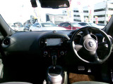 大きなフロントガラスで視界を確保し、視点も高いので運転しやすく安心です!!