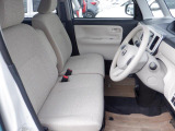 フロントシートも状態良好ですよ。大きな汚れもなく、安心です。座り心地もいいですよ。