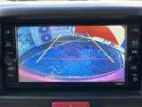 バックモニター付いて車庫入れも安心です。ナビの画面で映りますので、大変見やすいです。運転が苦手な方、初心者の方にも嬉しい機能です。