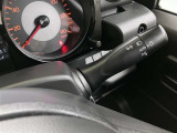 オートライト付きです。トンネル等の車外の明るさに応じて自動でライトを点灯・消灯します。