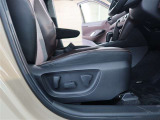 パワーシート搭載。微妙な調整が手軽にでき、ピッタリなポジションで運転することが可能です。