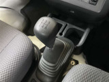 車両はマニュアルミッションです。シフトノブは御覧の通りです。