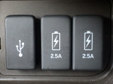 ★USB充電ソケット付ですので、スマートフォン等の充電もアダプター無しで可能です★