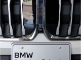【キドニーグリル】BMWは約90年もの間、ほぼ全ての車両にひと目でBMWだと分かるこの特徴的なフロントグリルが備えられ、デザイン・アイコンとして親しまれてきました。