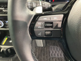 ステアリングにオーディオ操作スイッチが付いています。オーディオ画面に直接タッチしなくても操作が出来ますので、運転に集中できます。