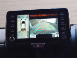 パノラミックビューモニター付きです。車両を上から見たような映像をディスプレイオーディオ画面に表示。運転席からの目視だけでは見にくい、車両周辺の状況をリアルタイムでしっかり確認できます。