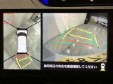 パノラミックビューモニター付きです。車両を上から見たような映像をディスプレイオーディオ画面に表示。運転席からの目視だけでは見にくい、車両周辺の状況をリアルタイムでしっかり確認できます。