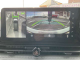 【アラウンドビューモニター】空から見下ろしているような視点で周囲を確認できます。スムースな駐車をサポートします♪