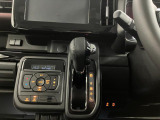 【インパネシフト】シフト操作のしやすいインパネシフトです。足元が広くなりすっきりしますので、大柄な方でも快適に運転ができます。