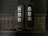 スマートキー付きですからドアロックの開閉およびエンジンスタートが楽々です。電動スライドドアの開け閉めもボタンで操作できます。スペアキーも同じものを用意しております。