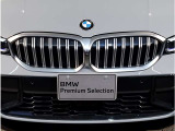 【キドニーグリル】BMWは約90年もの間、ほぼ全ての車両にひと目でBMWだと分かるこの特徴的なフロントグリルが備えられ、デザイン・アイコンとして親しまれてきました。