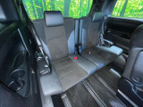 3列目シートはもちろん状態良好☆大人でもゆったりと座って頂けますので、大人数でのお出かけもラクラクです♪ご家族で、気の知れた仲間で、ドライブに行くのが楽しみですね♪