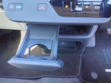 ☆運転席の左側にドリンクホルダー付いてます。