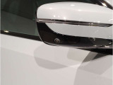【BMWミラー】視認性の高いスタイリッシュなミラー。自動防眩機能も付いており夜間のドライビングをサポートします。