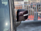 狭い駐車場でも安心。スイッチ操作だけでドアミラーの格納展開が可能。電動格納式リモコンドアミラー!