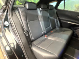 後部座席も気になるようなキズ・汚れやへたり等、大きなダメージはなく、良好な状態です。