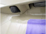 バックカメラが付いているので後方確認が非常にしやすいです。今や運転初心者も熟練者も必須装備!ついていて損はないですね♪