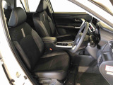 運転席の座面高さを調整できるシートリフターが付いています。座面も広く使い勝手もいいですよ♪
