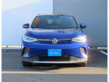 LEDマトリクスヘッドライト「IQ.LIGHT」を装備。フロントカメラで対向車や先行車を検知してLEDを個別で自在に点灯消灯の制御をし、最適な配光を可能にしたヘッドライトシステムでございます。