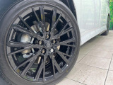 【GR18インチアルミホイール】外観にマッチしたアルミホイールを装着しております。各種アルミホイールや、スタッドレスタイヤも取扱いしております。是非ご相談ください♪