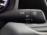 【オートライト】車外の明るさに応じて、自動的にライトの点灯・消灯をしてくれます。