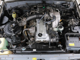 ご覧のように綺麗なエンジンルーム。