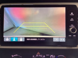 バックでの車庫入れも安心です! リアカメラが付いているバックモニター付のナビディスプレーを装備しております。操作線もついており距離感も画面から確認できます。