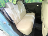 後部座席も気になるようなキズ・汚れやへたり等、大きなダメージはなく、良好な状態です。