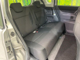 後部座席も気になるようなキズ・汚れやへたり等、大きなダメージはなく、良好な状態です。