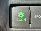 ワンタッチで省燃費走行をサポートするECONスイッチを装備。