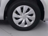 【純正ホイール】・・・純正ホイールでタイヤの山もしっかり残っております!ユーカー選びのポイントのひとつです。