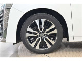 純正なので車に似合うデザインになっていますね。スタッドレスタイヤもご相談下さい。