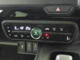 エアコンはオートタイプが装着済みです!オートモードにしておけば、車内温度を設定するだけで風の料や吹き出し口の切り替えを機械が行ってくれます!一年中快適な環境を作れますよ♪