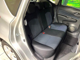 後部座席も気になるようなキズ・汚れやへたり等、大きなダメージはなく、良好な状態です。
