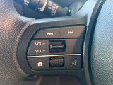 ステアリングスイッチ付いております!!ナビ操作もラクラクですね!!