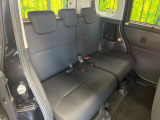 後部座席も気になるようなキズ・汚れやへたり等、大きなダメージはなく、良好な状態です。