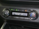 【オートエアコン】車内温度を感知して自動で温度調整をしてくれるのでいつでも快適な車内空間を創り上げます!どの席に座っても快適なドライブが楽しめます♪