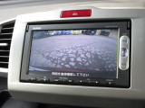 バックをするとき自動でリアの様子が映る『リアカメラ』付き!ナビ画面で確認しながらバックができますから安心ですね。でも、目視も大切ですよ!安全第一でお願いします!