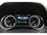 とっても見やすいメーターです。夜間時はラグジュアリーな気分にさせてくれる照明が魅力ですので、夜のドライブも楽しみになりますよ♪