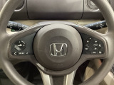 ハンドルにHondaセンシング系のクルーズコントロールやレーンキープアシストなどのスイッチと、オーディオの操作スイッチが装備されています。ハンドルから手を離さず安全に操作できます。