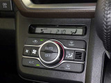 オートエアコン付きなので一度、気温を設定すれば自動的に過ごし易い温度に調整してくれますよ。 車内をいつでも快適空間にしてくれます。