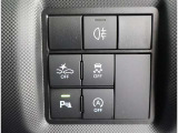 オートマチックハイビームとは、先行車や対向車のライトを認識し、ハイビームとロービームを自動で切り替える機能です。夜道の視界を確保します。詳細は販売店スタッフまでおたずねください。