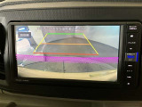 バックギアに入れると、このように後方が映し出されます!駐車の際とても安心!便利!最終確認はご自身の目と耳で必ず行ってください!