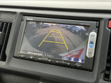【バックカメラ】駐車時に後方がリアルタイム映像で確認できます。大型商業施設や立体駐車場での駐車時や、夜間のバック時に大活躍!運転スキルに関わらず、今や必須となった装備のひとつです!
